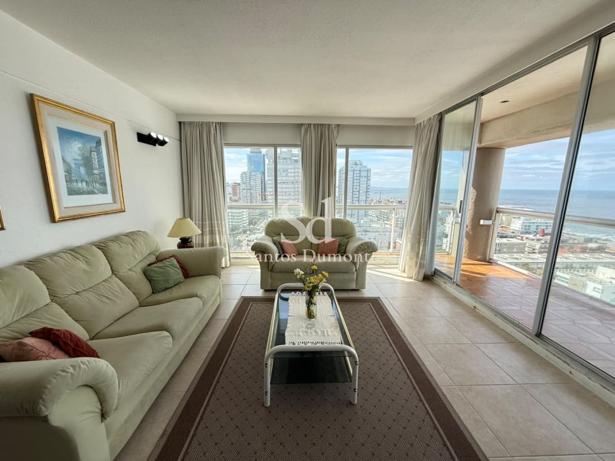 EN VENTA - 2 Dormitorios y 2 baños, con vista al Mar