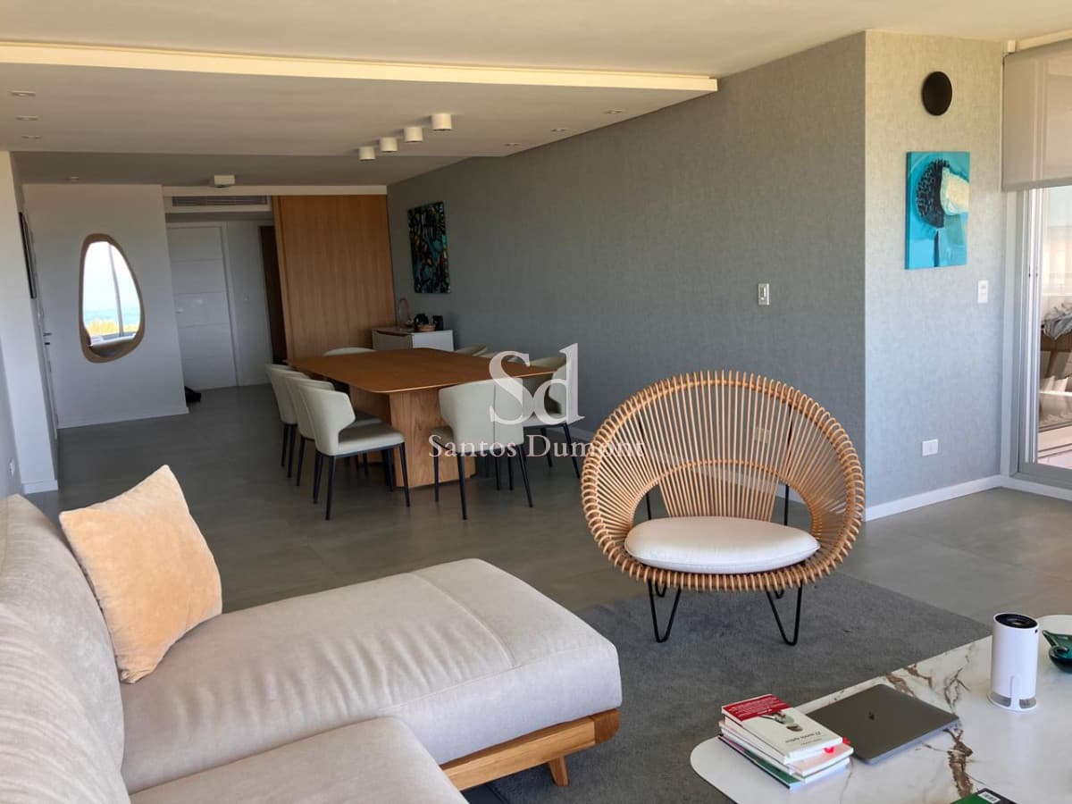 Venta apartamento 3 Dormitorios y dependencia Playa Mansa, Punta del Este