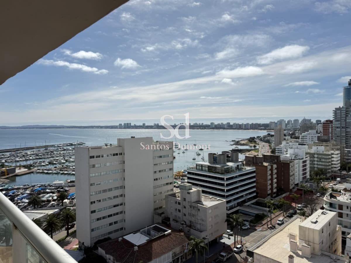 EN VENTA - 2 Dormitorios y 2 baños, con vista al Mar