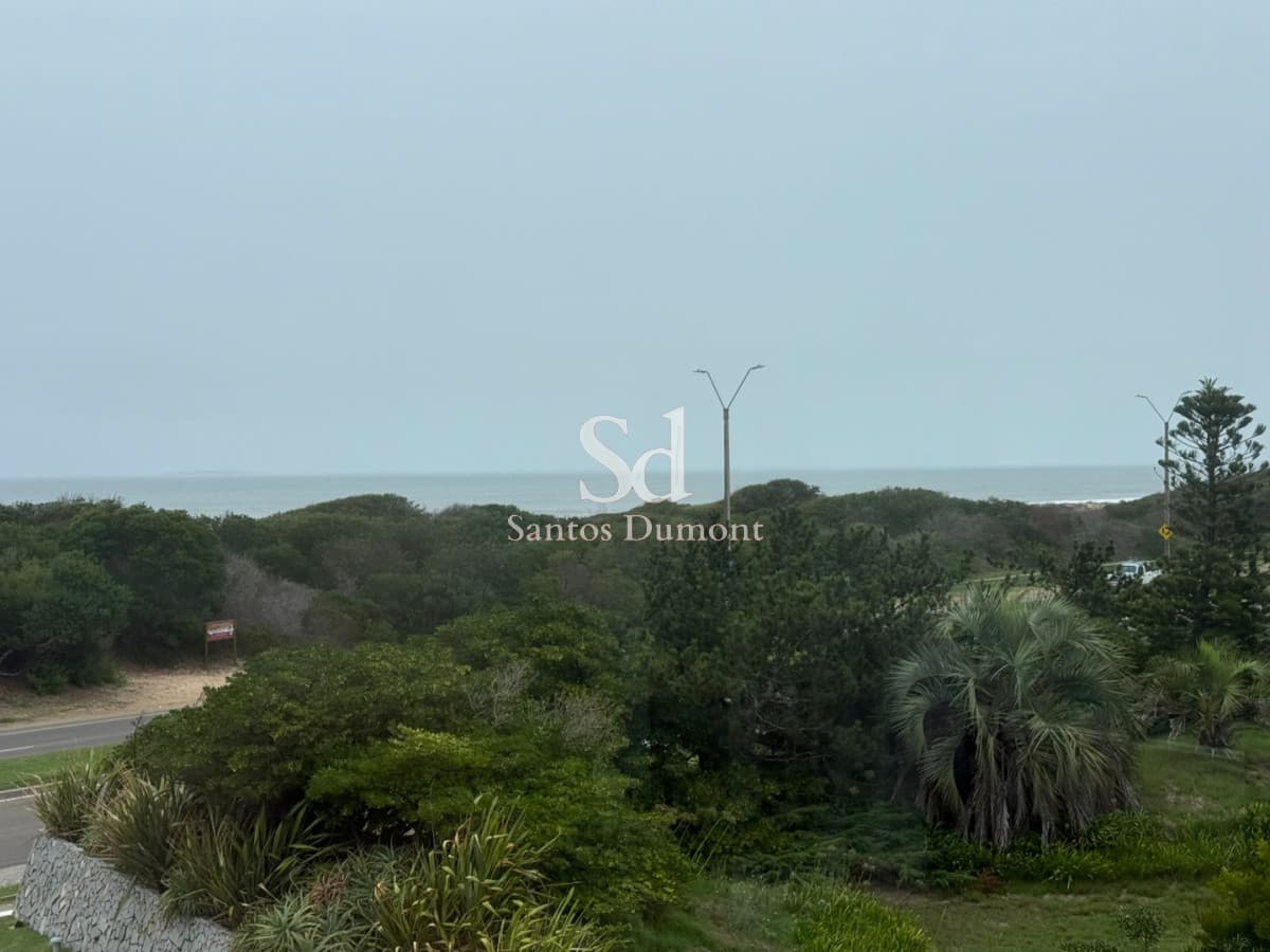 Apartamento en venta 3 dormitorios en suite más dependencia de servicio completo, Punta del Este, Playa Brava