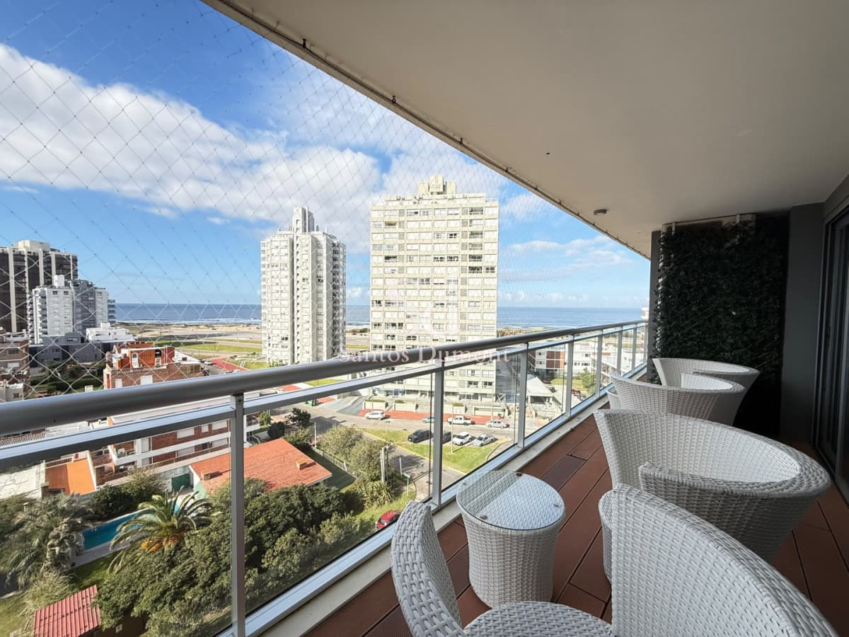 EN VENTA - 3 Dormitorios con Vista la Mar, Punta del Este