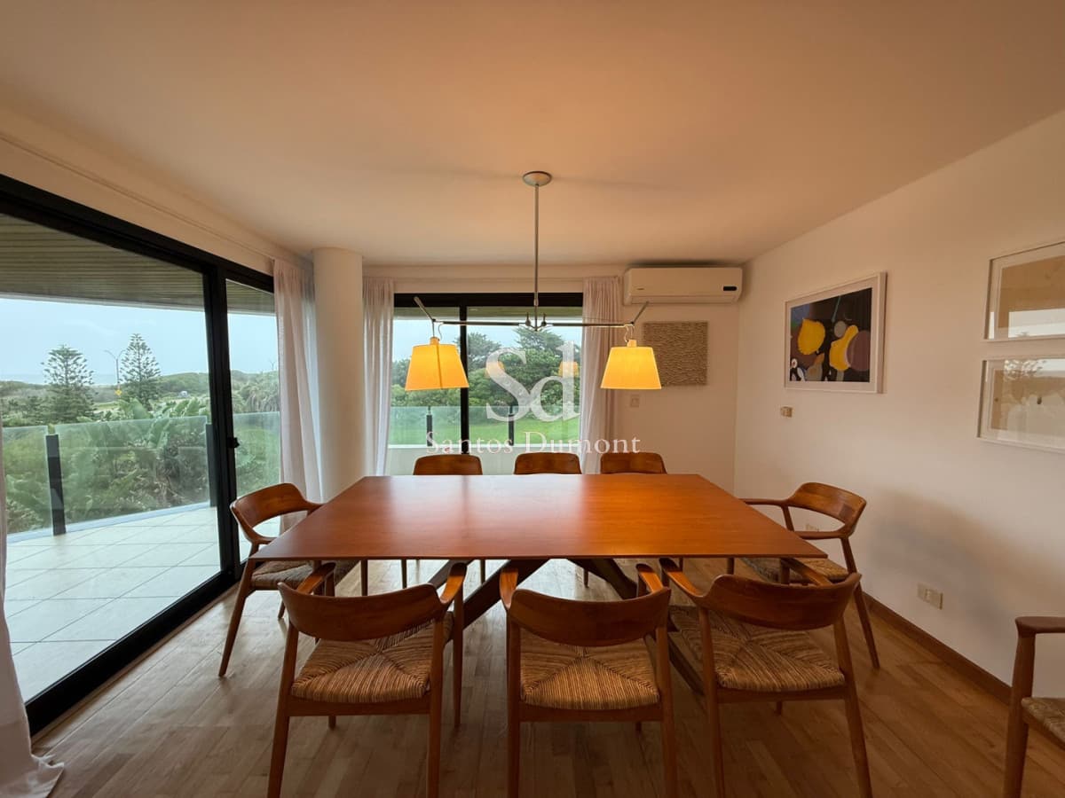 Apartamento en venta 3 dormitorios en suite más dependencia de servicio completo, Punta del Este, Playa Brava