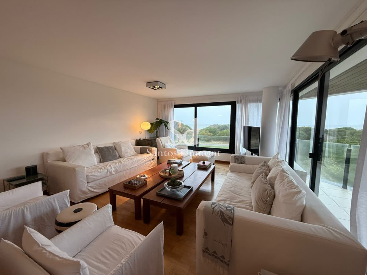 Apartamento en venta 3 dormitorios en suite más dependencia de servicio completo, Punta del Este, Playa Brava