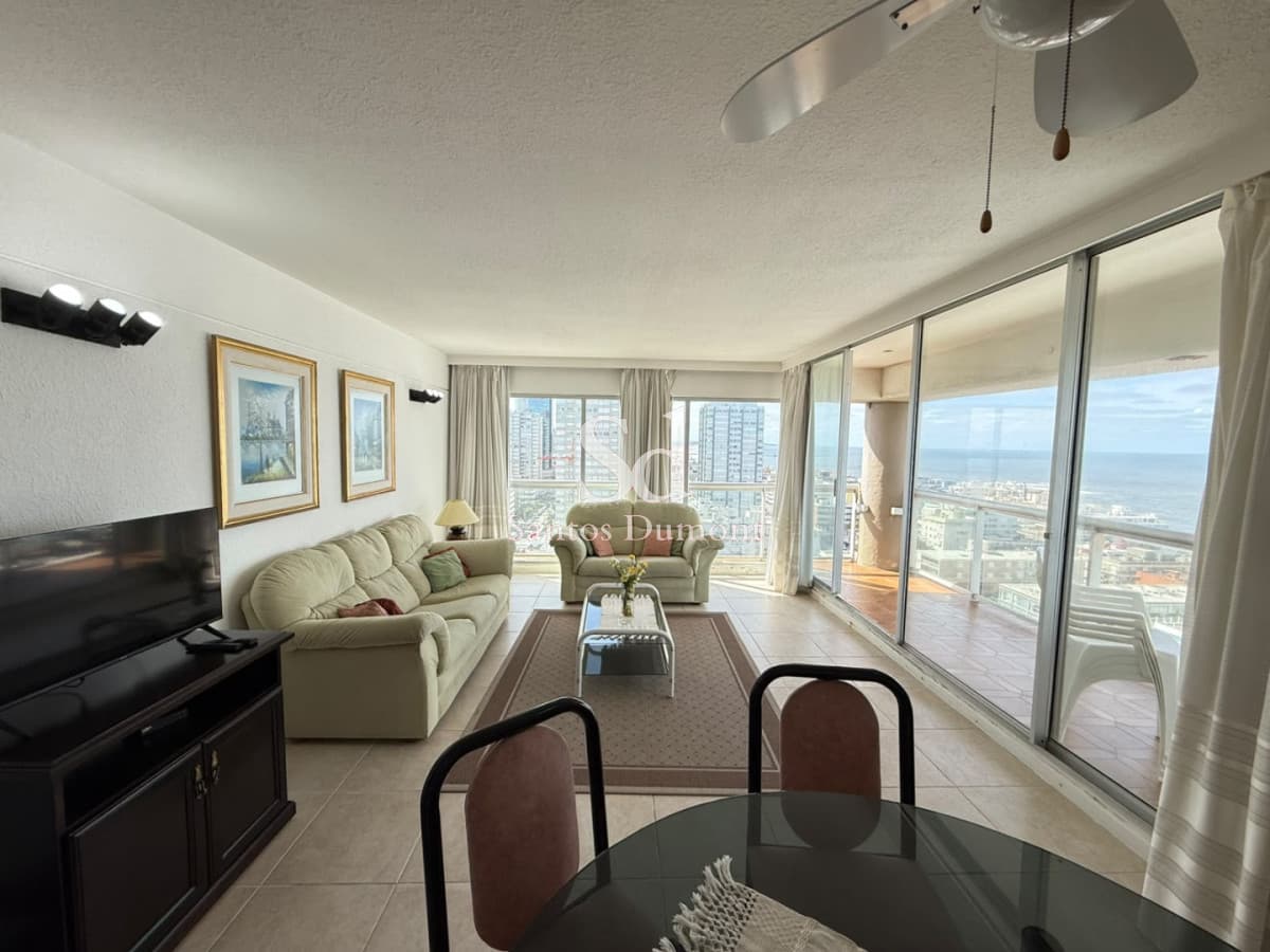 EN VENTA - 2 Dormitorios y 2 baños, con vista al Mar