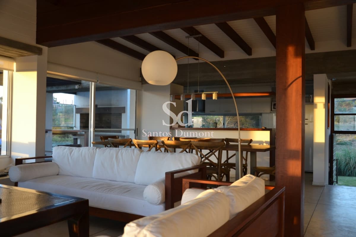 espectacular casa en venta - 6 dorms - El chorro