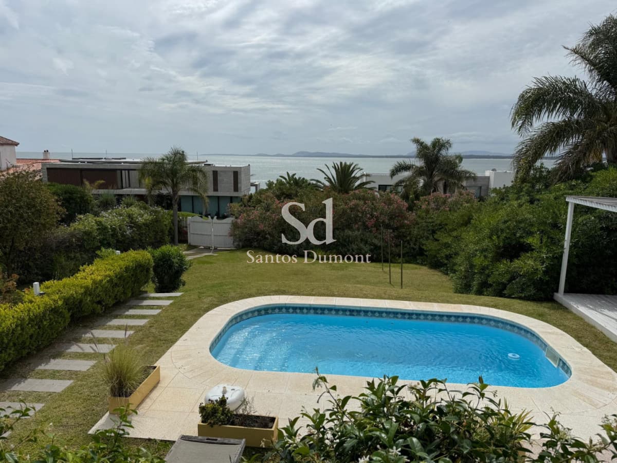 Venta Casa 4 dormitorios Lomo de la Ballena Punta del Este