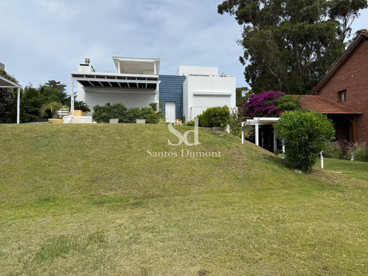 Venta Casa 4 dormitorios Lomo de la Ballena Punta del Este