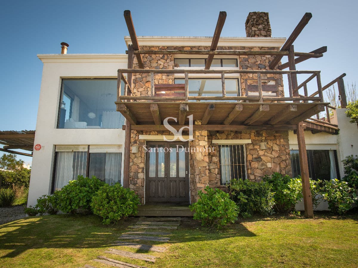 Espectacular casa - 4 dorms- frente al mar