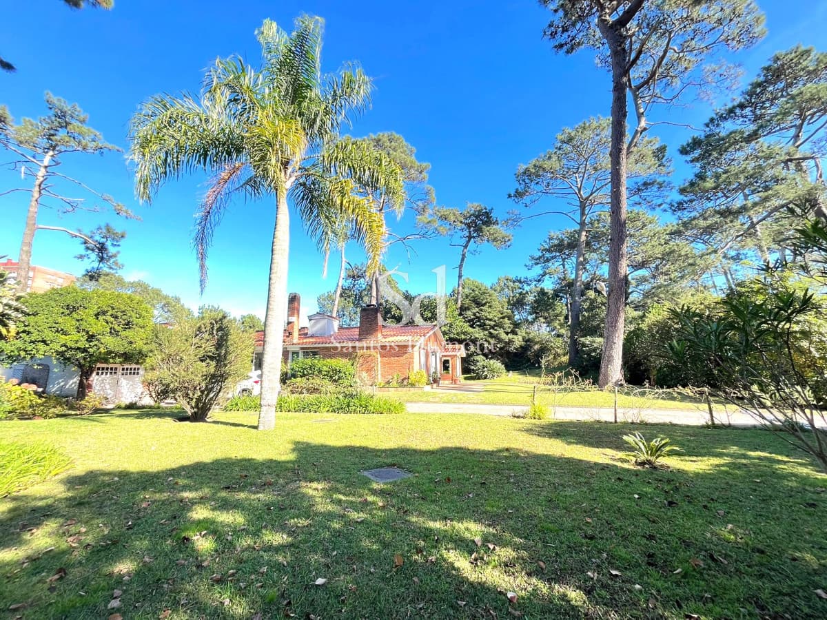 VENTA - EXCELENTE UBICACION, MAS DE 3.000 M2 TERRENO
