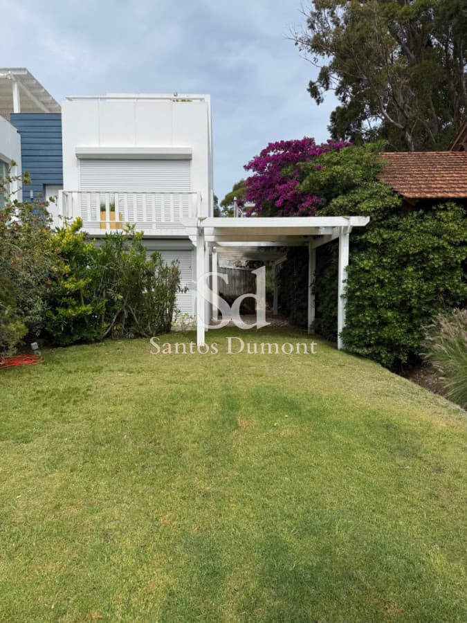 Venta Casa 4 dormitorios Lomo de la Ballena Punta del Este