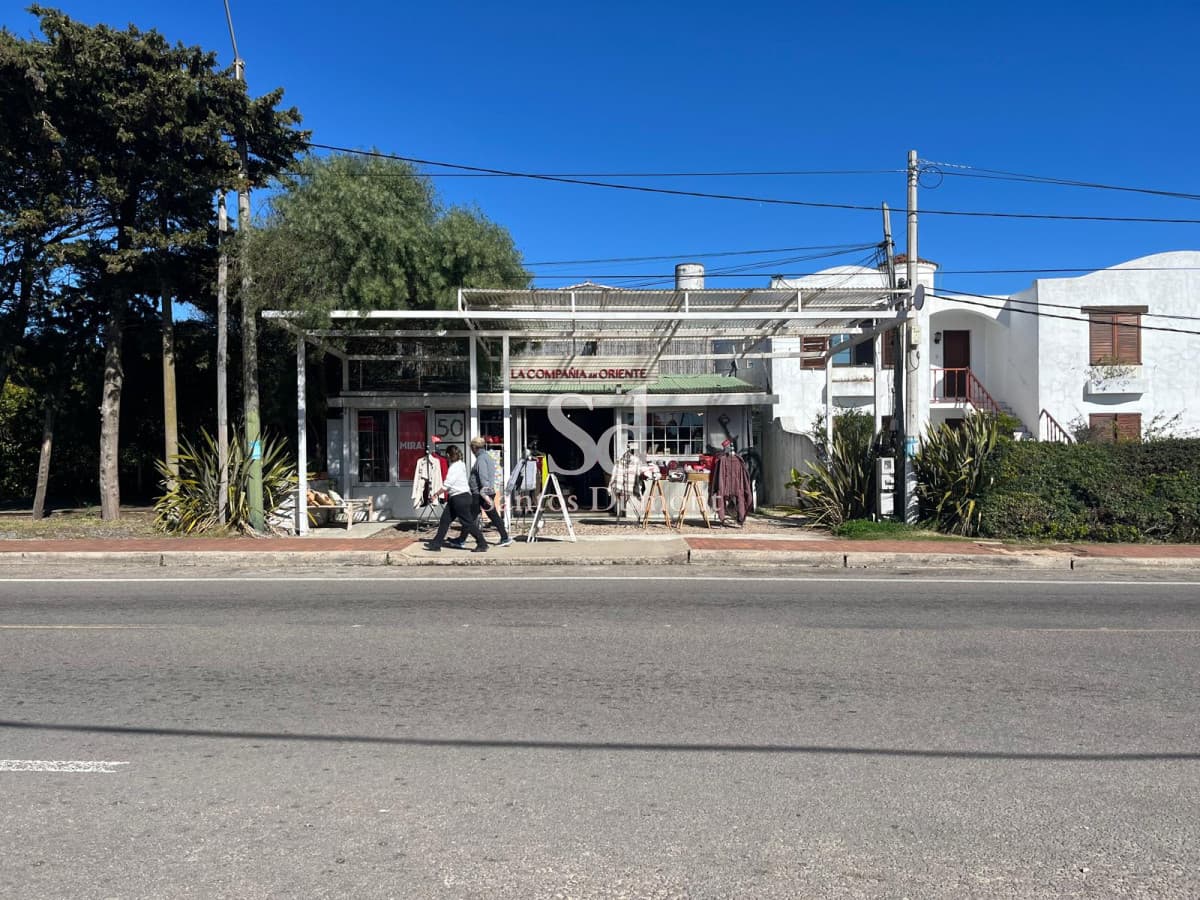 Local comercial con apartamento, apto para todo rubro