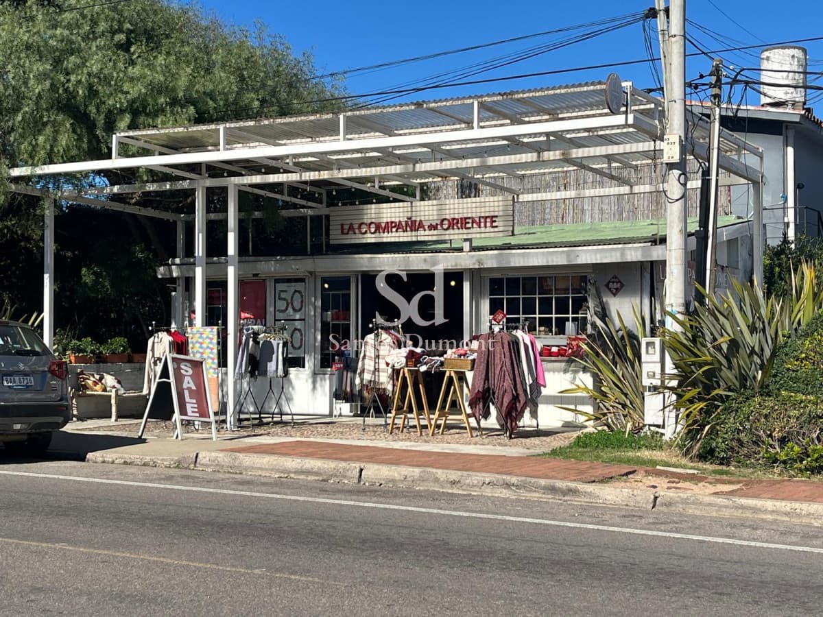 Local comercial con apartamento, apto para todo rubro