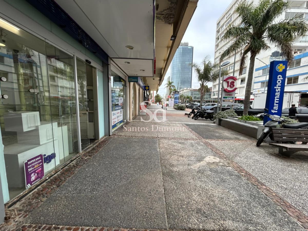 Local en venta sobre Av. Gorlero