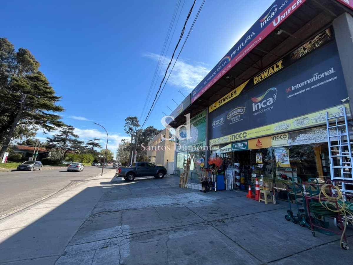 LOCAL EN VENTA - Con Renta, sobre Av. Chiossi, Maldonado, Punta del Este