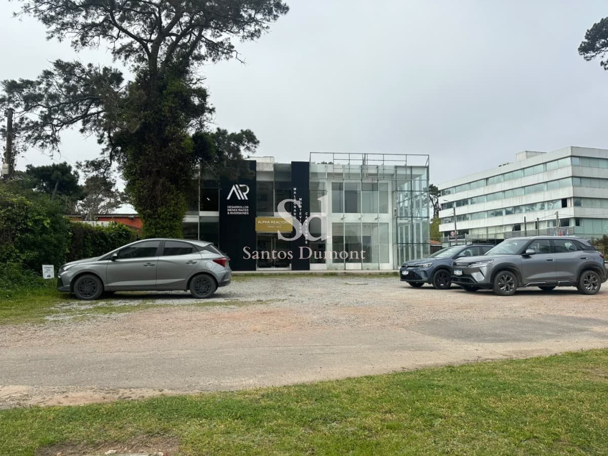 EN VENTA - Con Excelente Renta, Locales en Punta del Este.