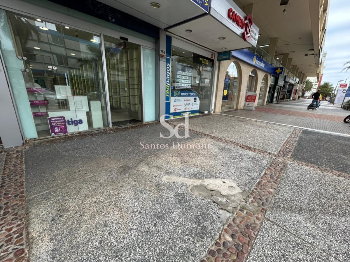 Local en venta sobre Av. Gorlero