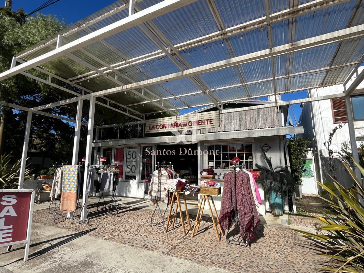 Local comercial con apartamento, apto para todo rubro