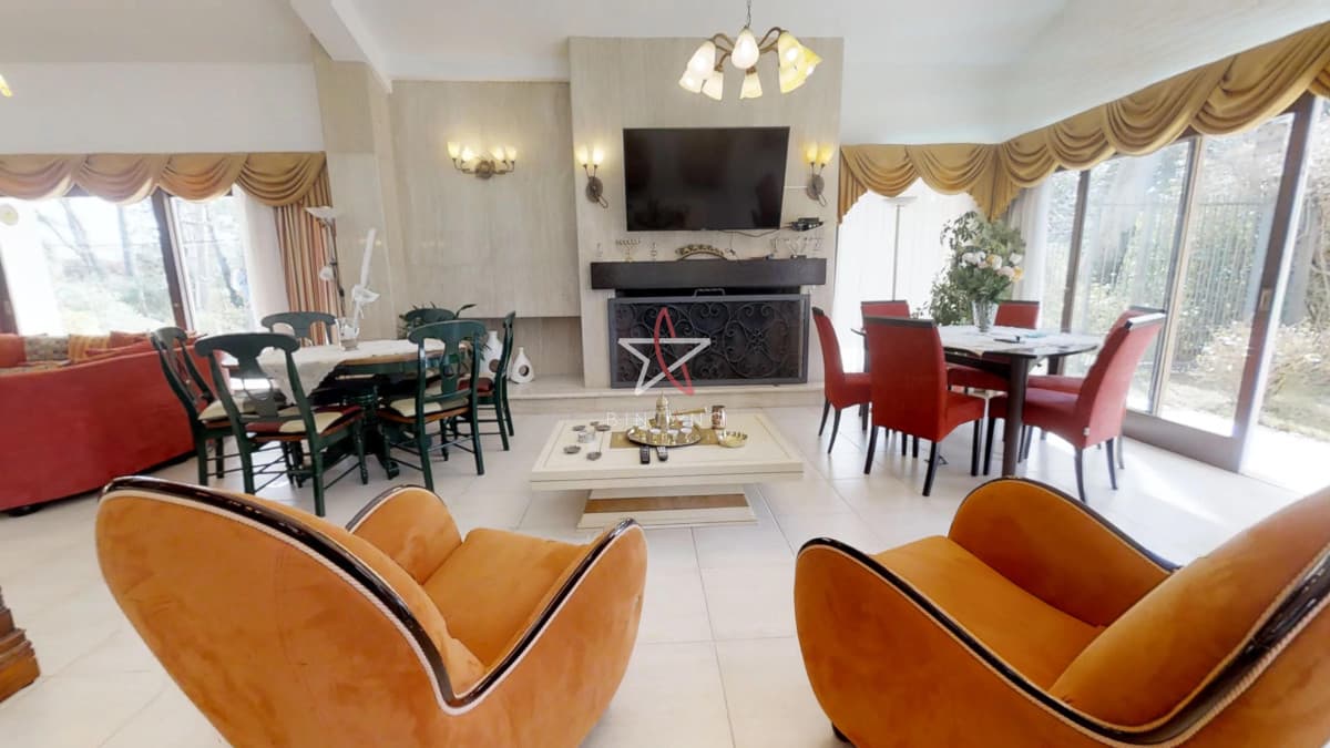 Impecable y Espectacular Casa en Zona Lugano cerca del Shopping - Bintang Propiedades