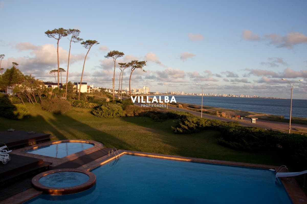 Exclusiva Mansión frente al Mar en Punta del Este