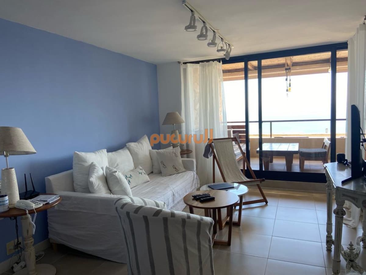 Venta y alquiler de apartamento de dos dormitorios con parrillero de uso exclusivo en Punta Ballena