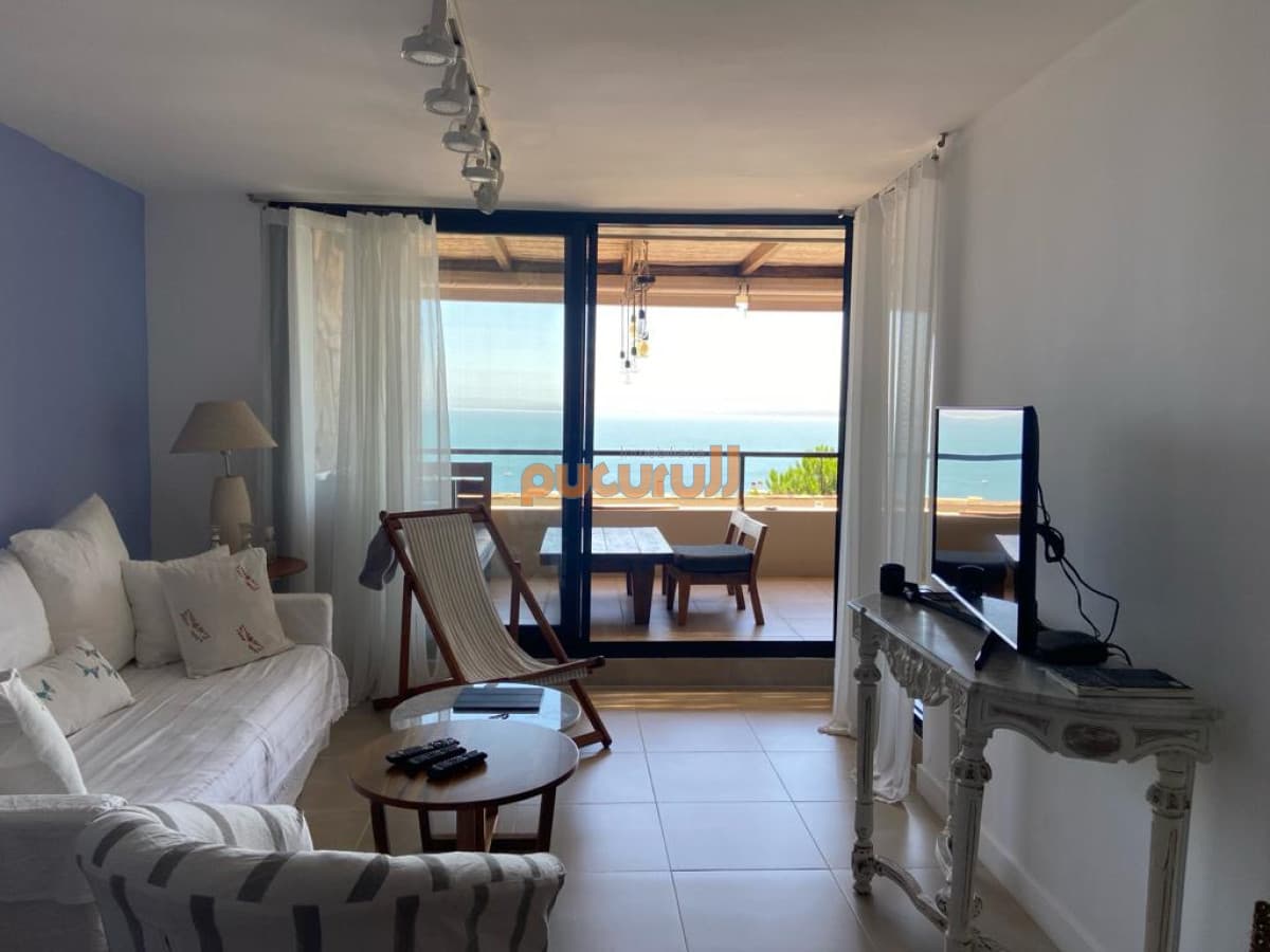 Venta y alquiler de apartamento de dos dormitorios con parrillero de uso exclusivo en Punta Ballena