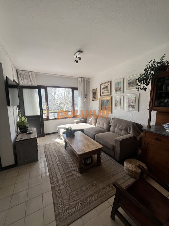Apartamento 2 dormitorios Punta del Este con 3 cocheras