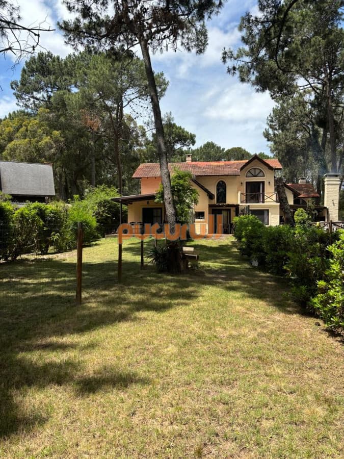 Casa en Punta Ballena, Complejo Solanas