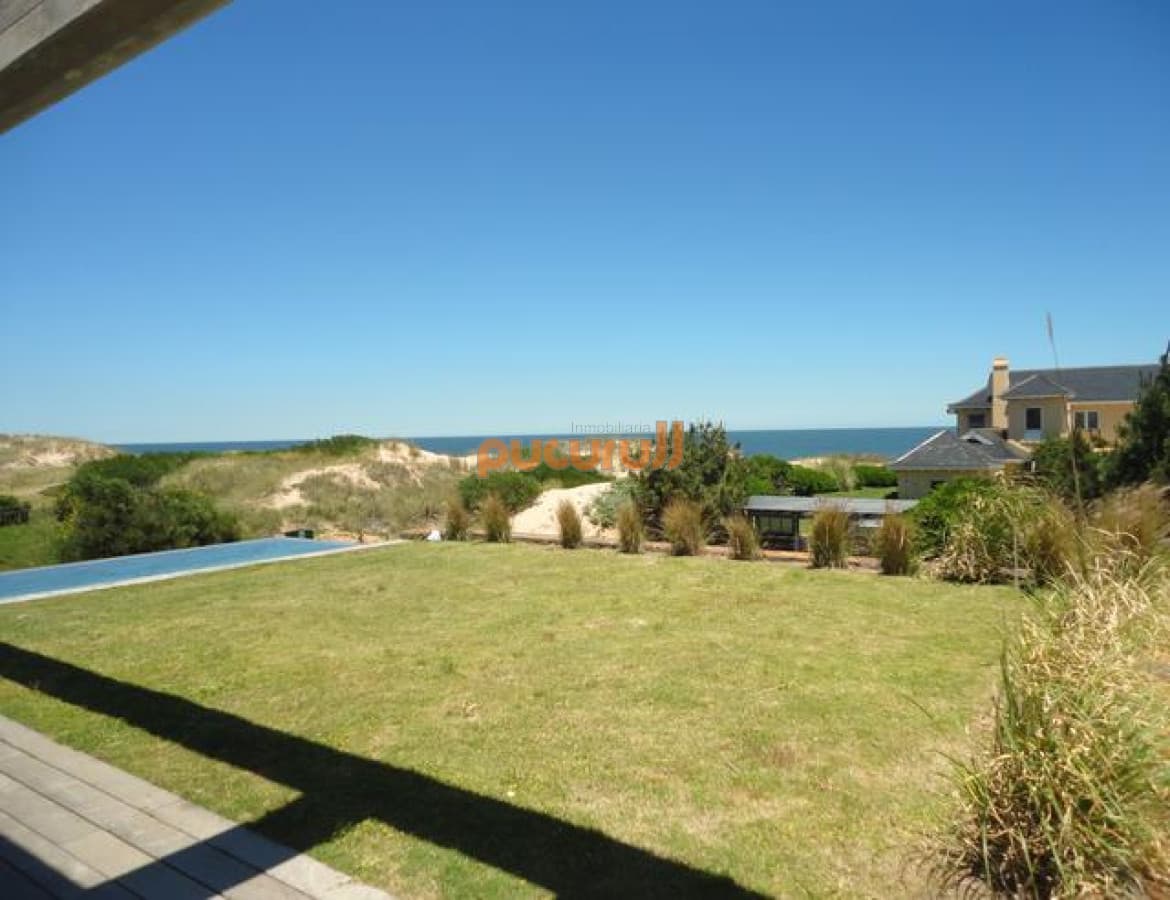 A PASOS DEL MAR Y CON EXCEPCIONAL VISTA!
