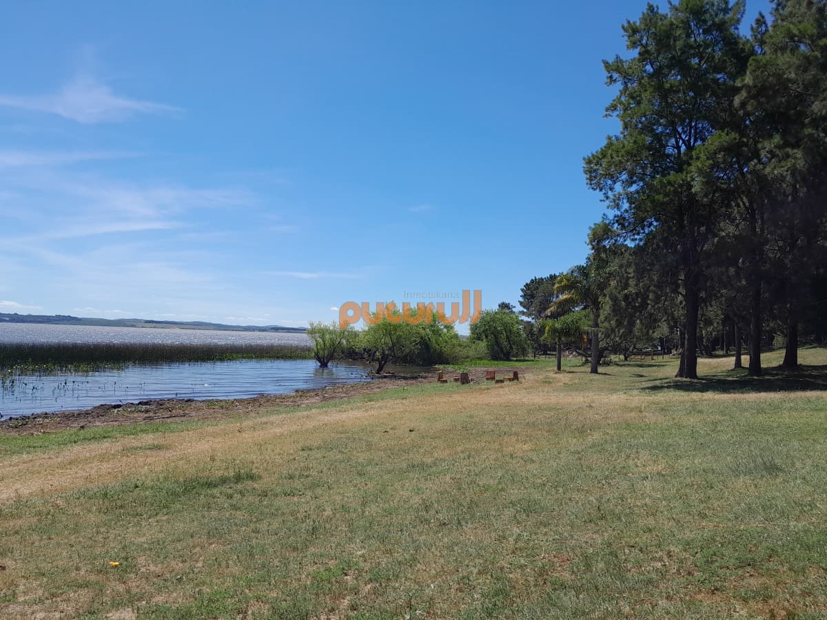 Directamente sobre la Laguna del sauce!!!