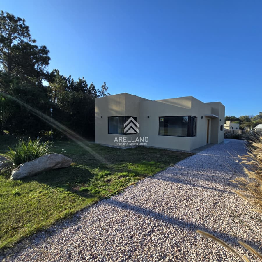 Casa ID.5182 - Casa Venta A Estrenar de 3 Dormitorios 2 Baños en Playa Hermosa - RENACER
