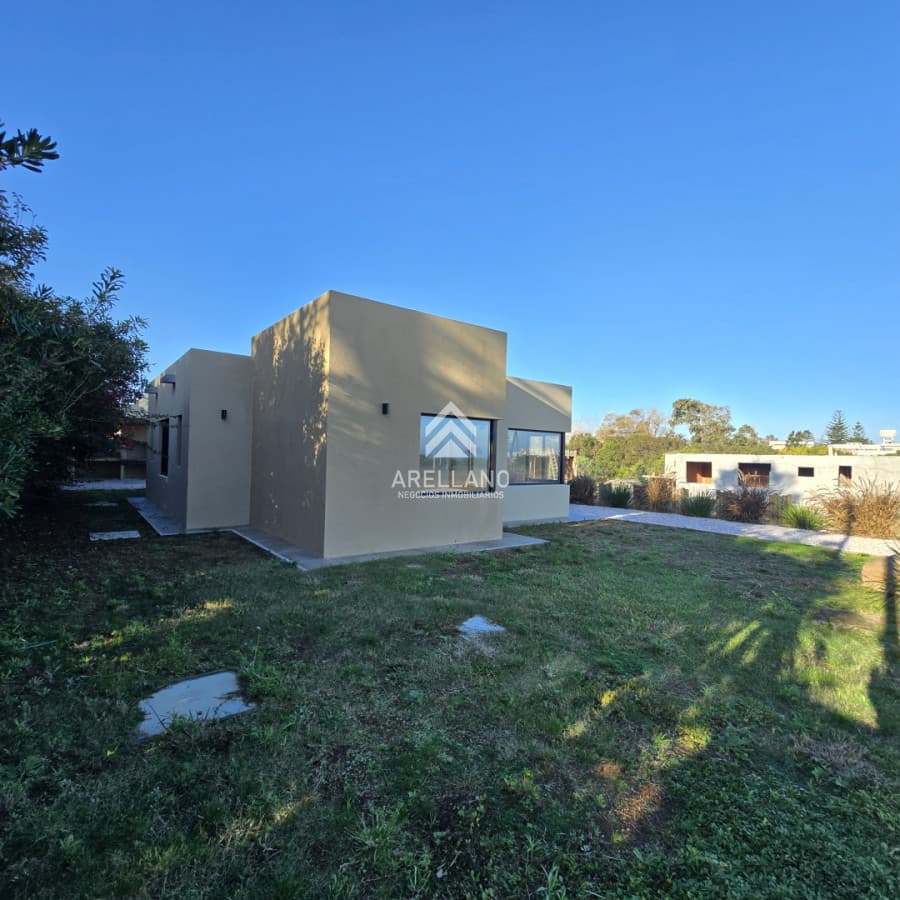 Casa ID.5182 - Casa Venta A Estrenar de 3 Dormitorios 2 Baños en Playa Hermosa - RENACER