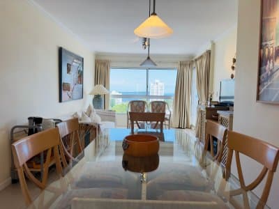 Apartamento de 3 Dormitorios con Parrillero en playa Brava, Punta del Este