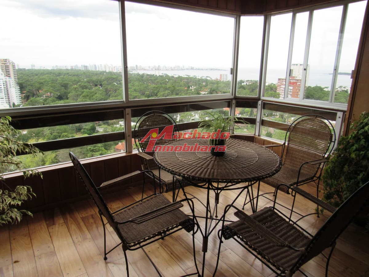 Venta de apartamento de dos dormitorios en Punta del Este