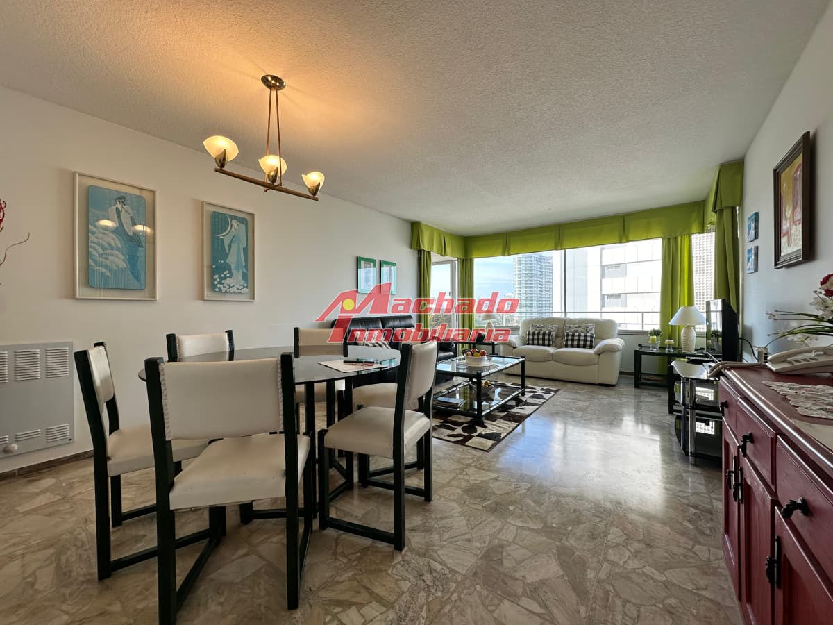 Apartamento en venta de dos dormitorios en Playa mansa
