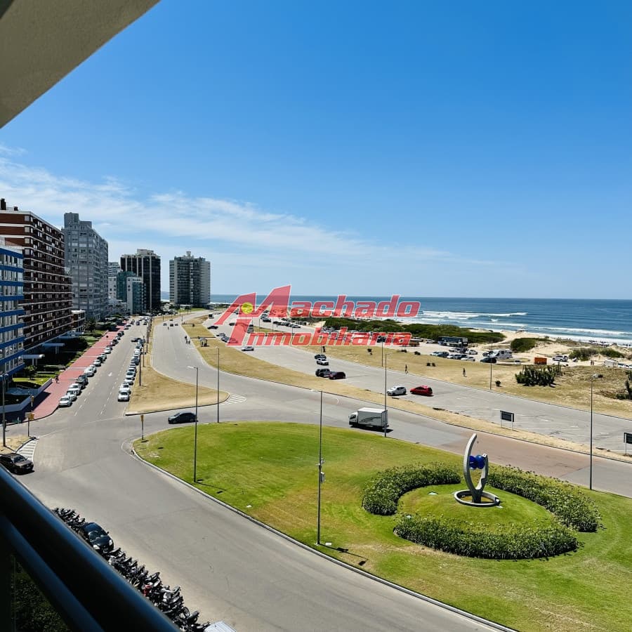 Apartamento en Venta y alquiler , primera linea, playa brava.