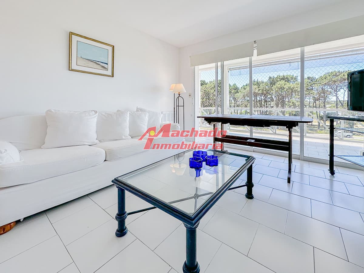 Apartamento de dos dormitorios en venta en primera linea de La Brava -