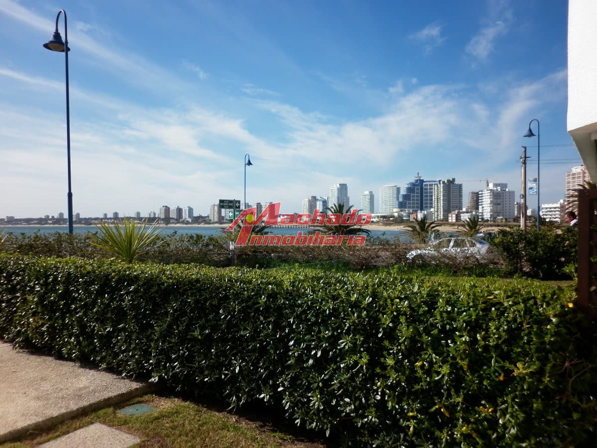 Alquiler y venta de apartamento de 3 dormitorios y dependencia en Punta del Este