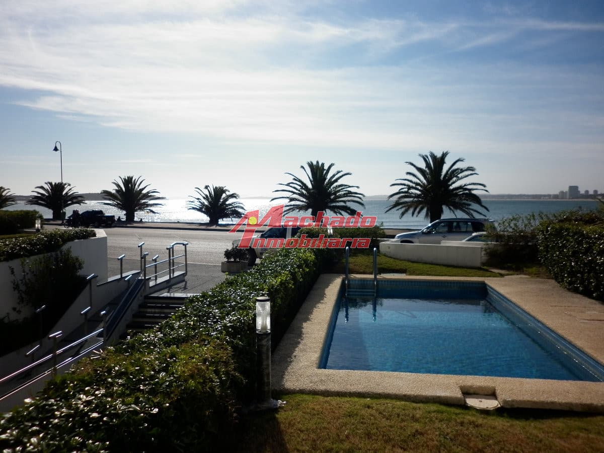 Alquiler y venta de apartamento de 3 dormitorios y dependencia en Punta del Este