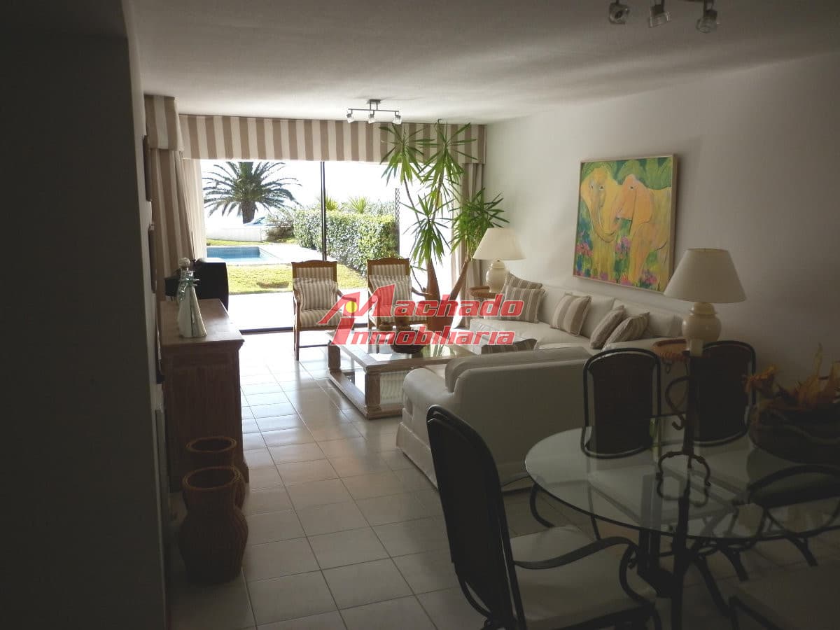 Alquiler y venta de apartamento de 3 dormitorios y dependencia en Punta del Este