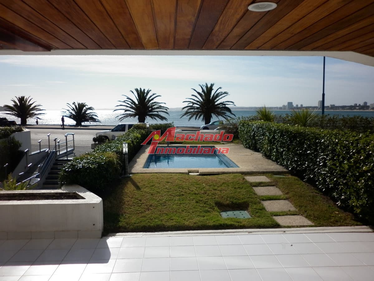 Alquiler y venta de apartamento de 3 dormitorios y dependencia en Punta del Este