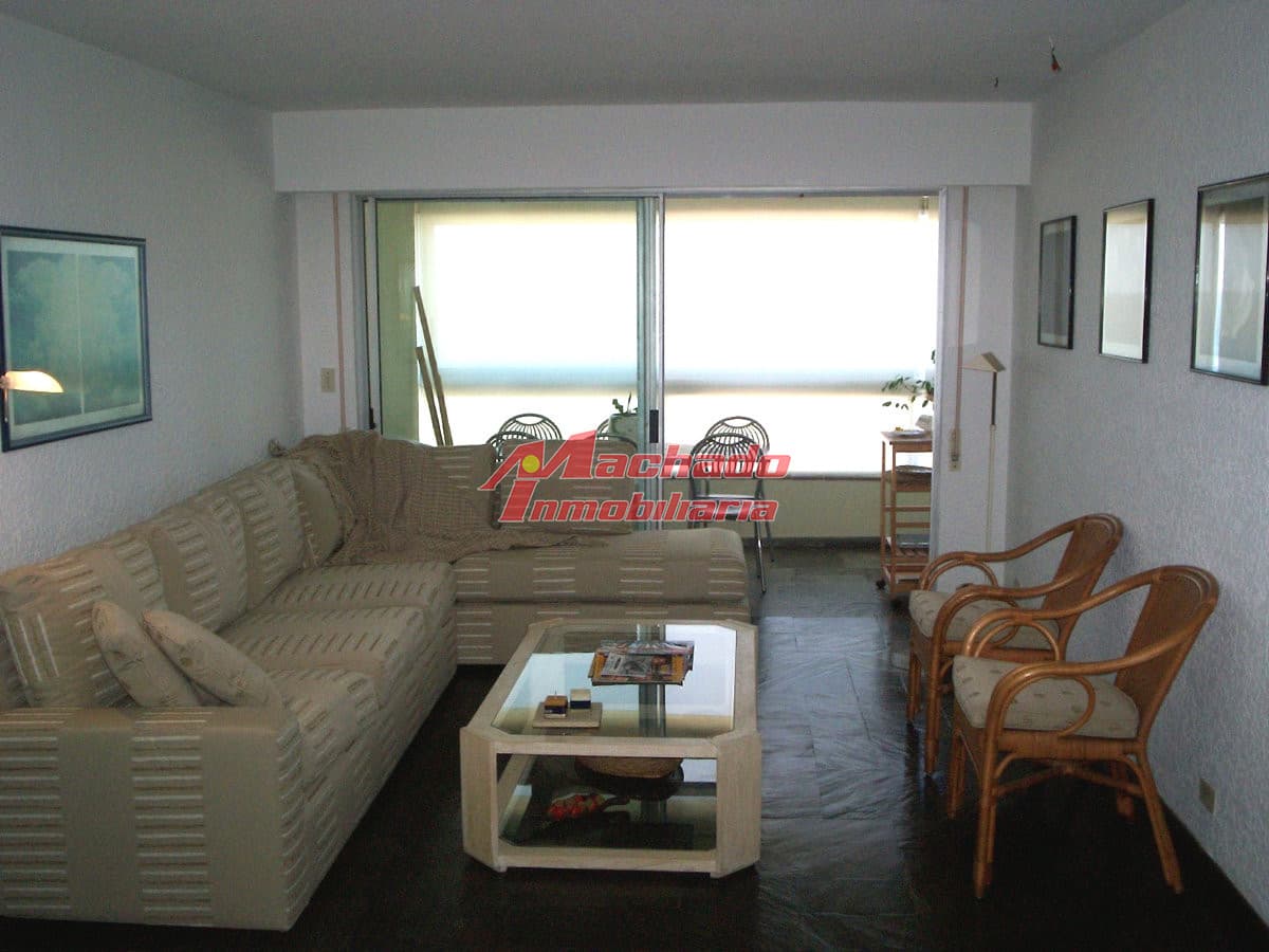 venta de apartamnento sobre playa brava