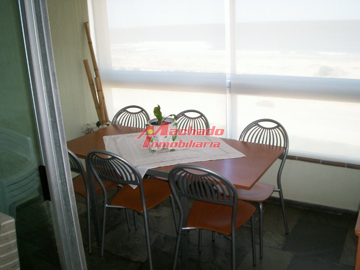 venta de apartamnento sobre playa brava