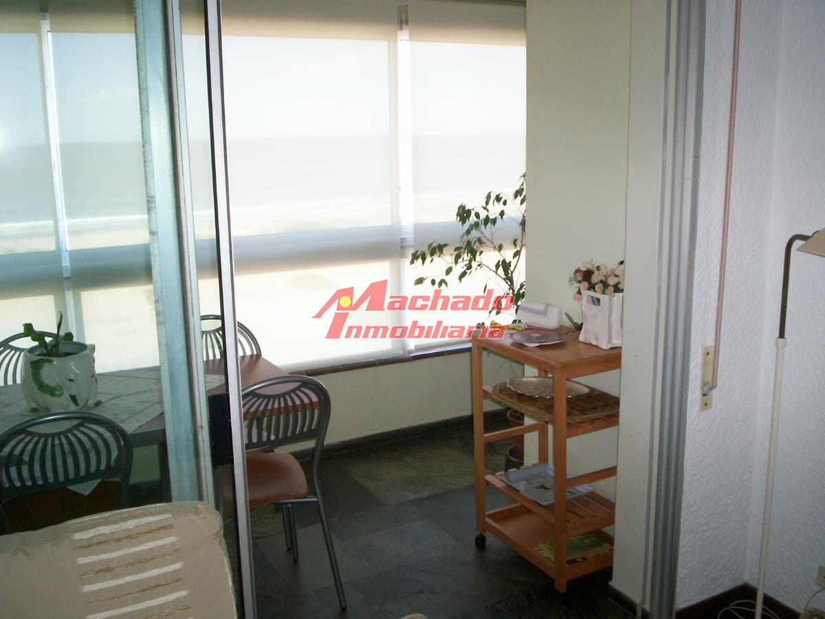 venta de apartamnento sobre playa brava