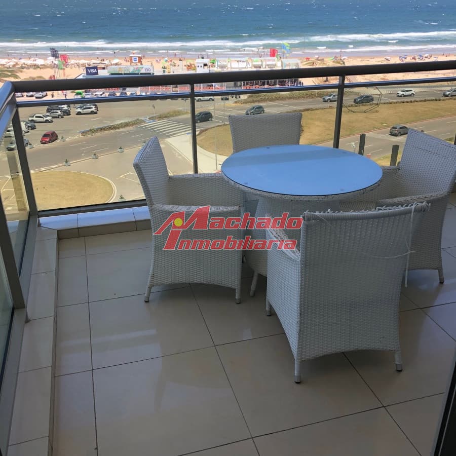 apartamento en venta  , primera linea de la brava.