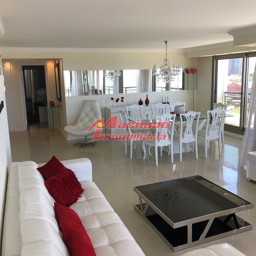 Apartamento de 3 dormitorios en venta, primera linea de la brava.