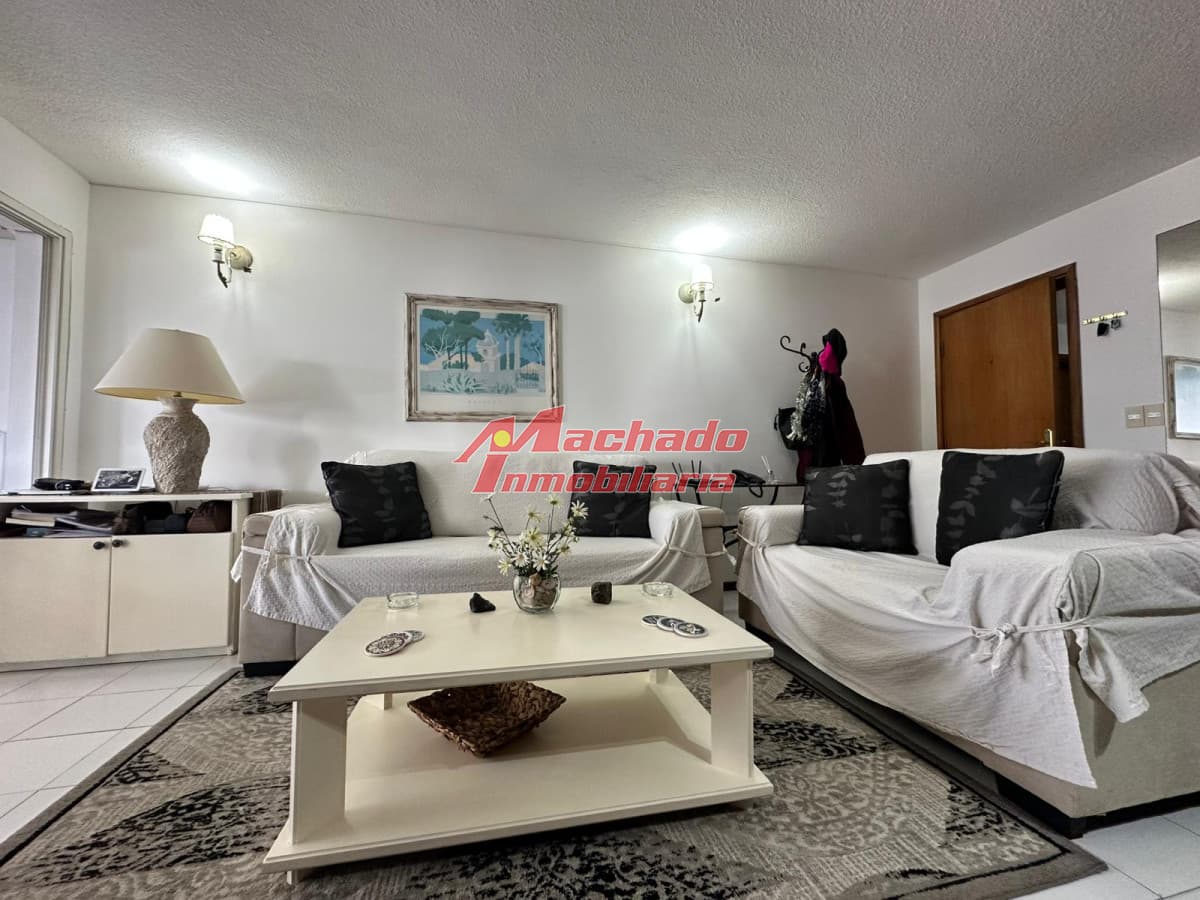 Venta de apartamento de dos dormitorios en Punta del Este