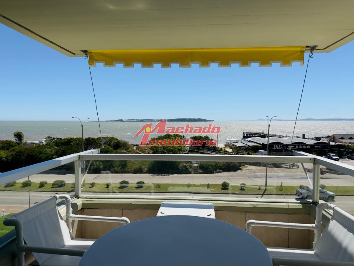 Alquiler de Temporada en Punta del este, primera linea de la mansa, 3 domritorios.