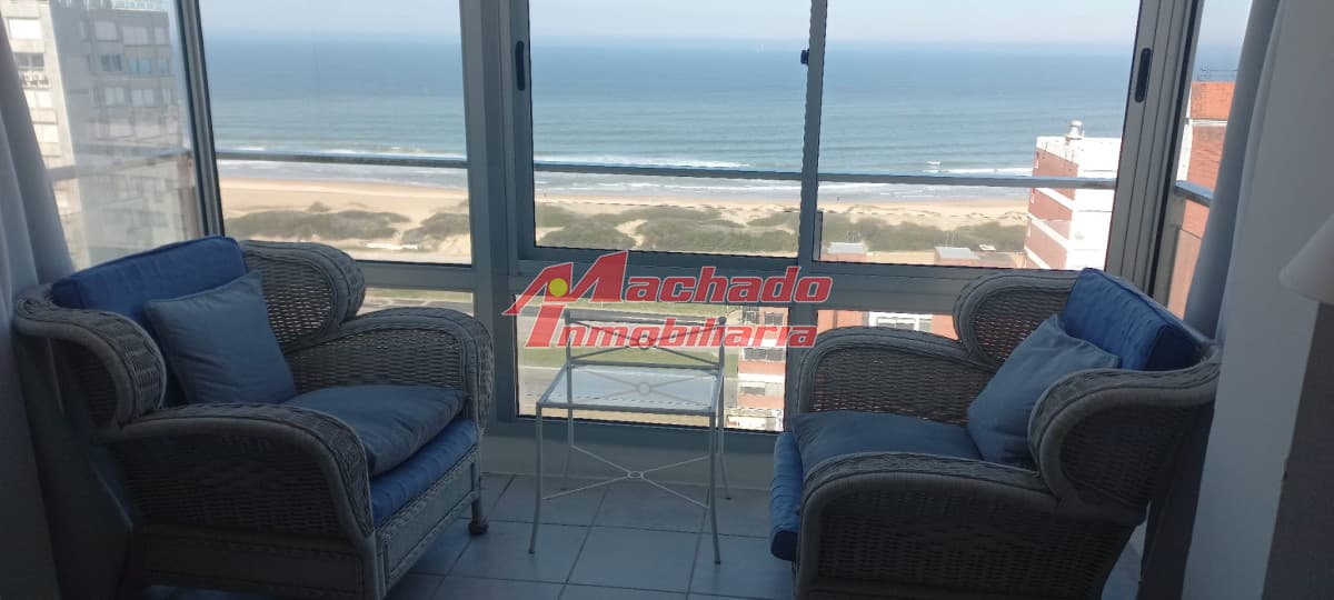 Apartamento en alquiler, edificio con piscina