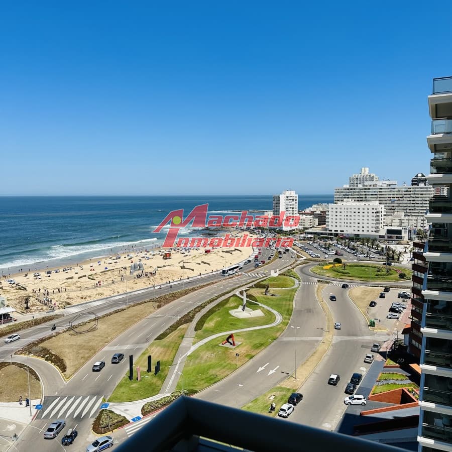Alquiler y venta de apartamento, primera linea, playa brava. 9170