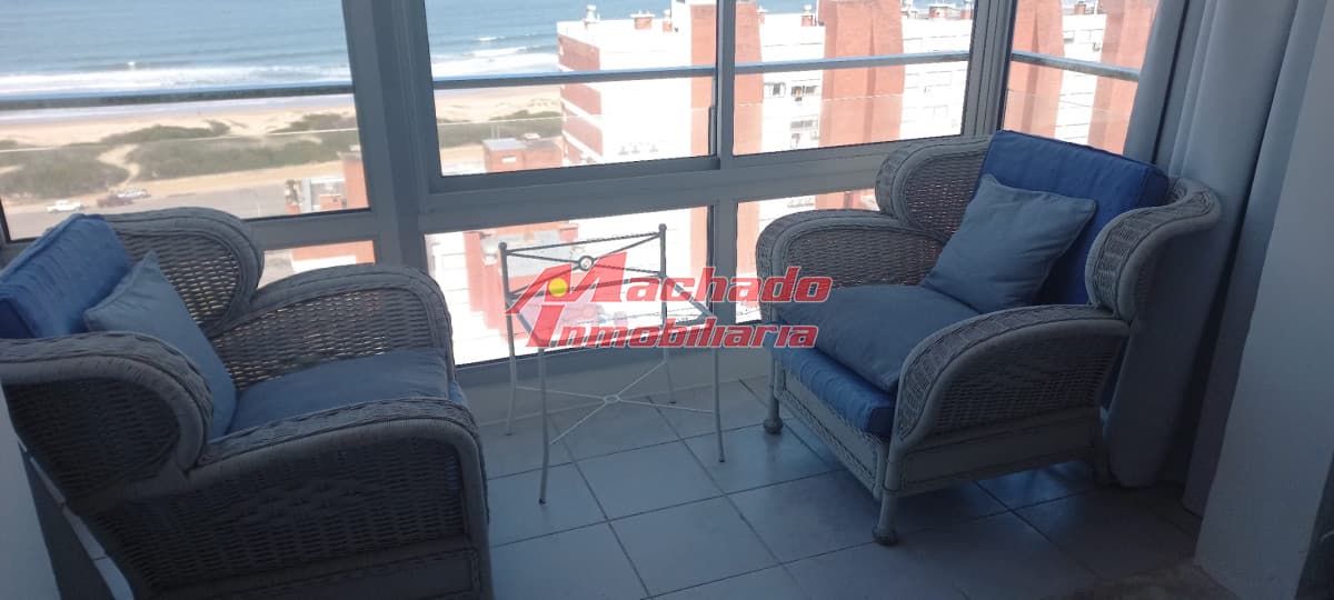 Apartamento en alquiler, edificio con piscina